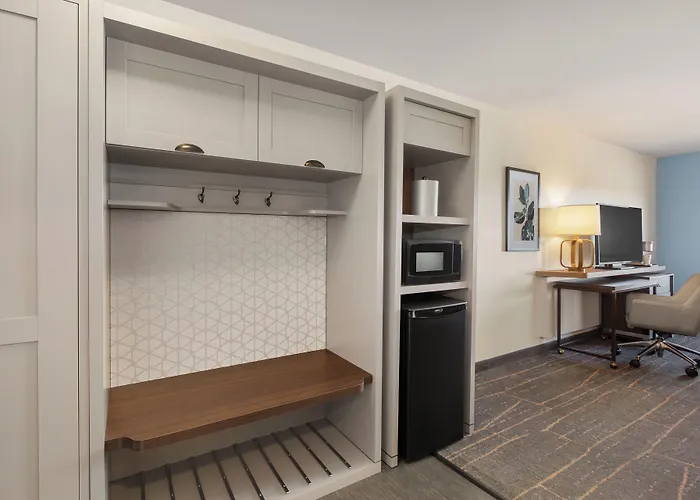 Holiday Inn & Suites Detroit - Troy By Ihg